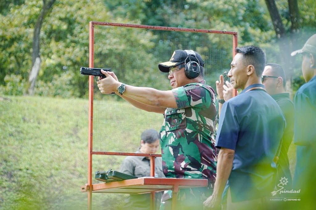 Panglima TNI Tinjau dan Uji Senjata Produk PT. Pindad